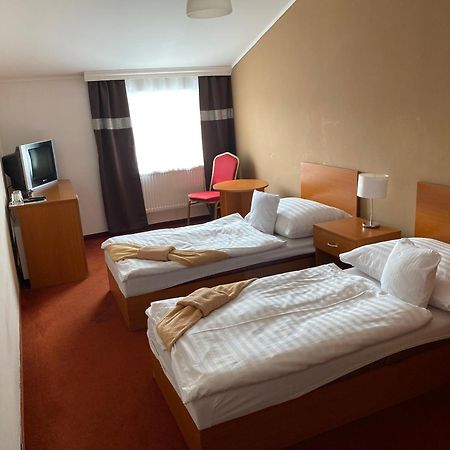 Hotel Cerny Orel Zatec Exterior foto