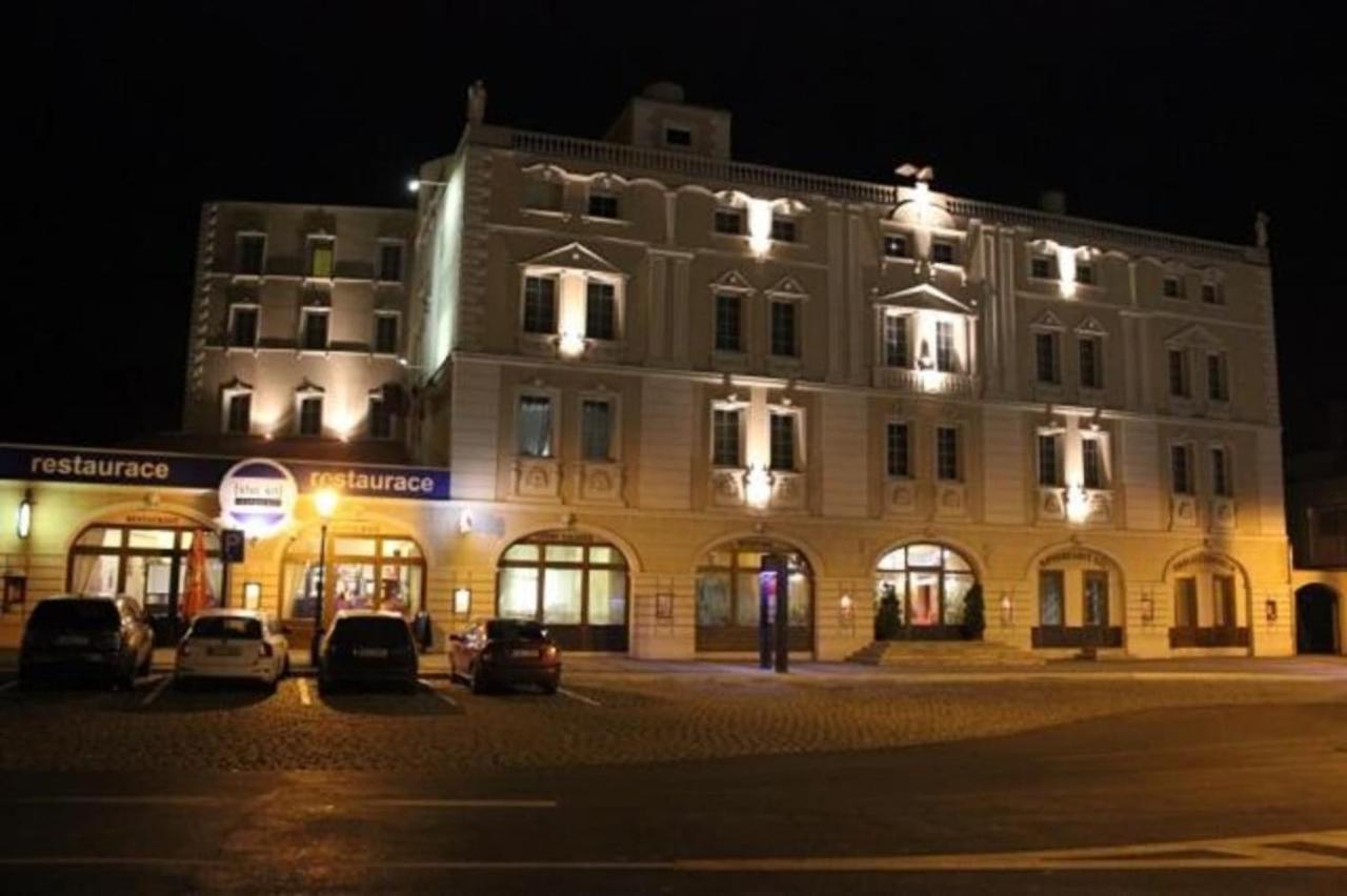 Hotel Cerny Orel Zatec Exterior foto