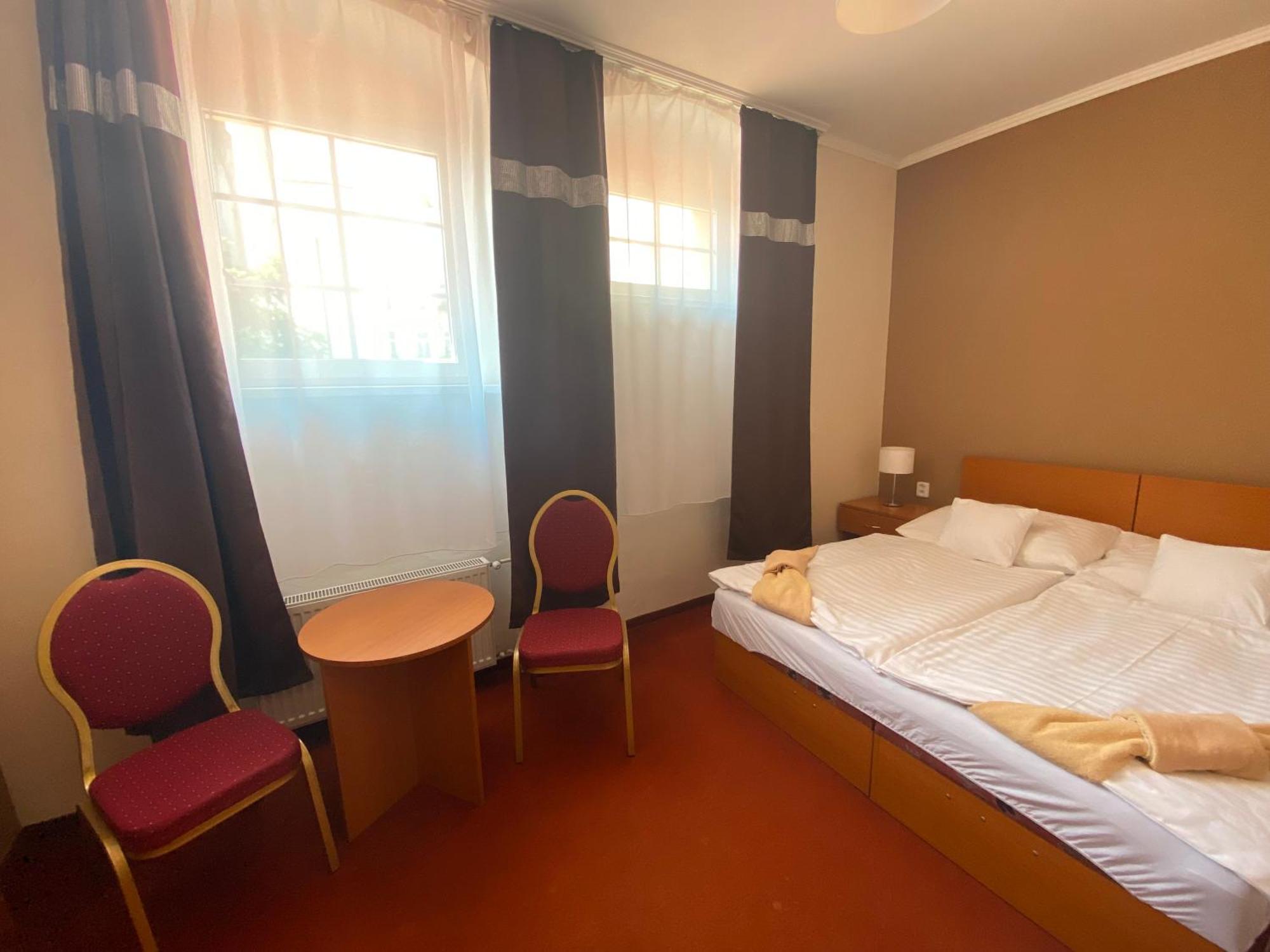 Hotel Cerny Orel Zatec Exterior foto