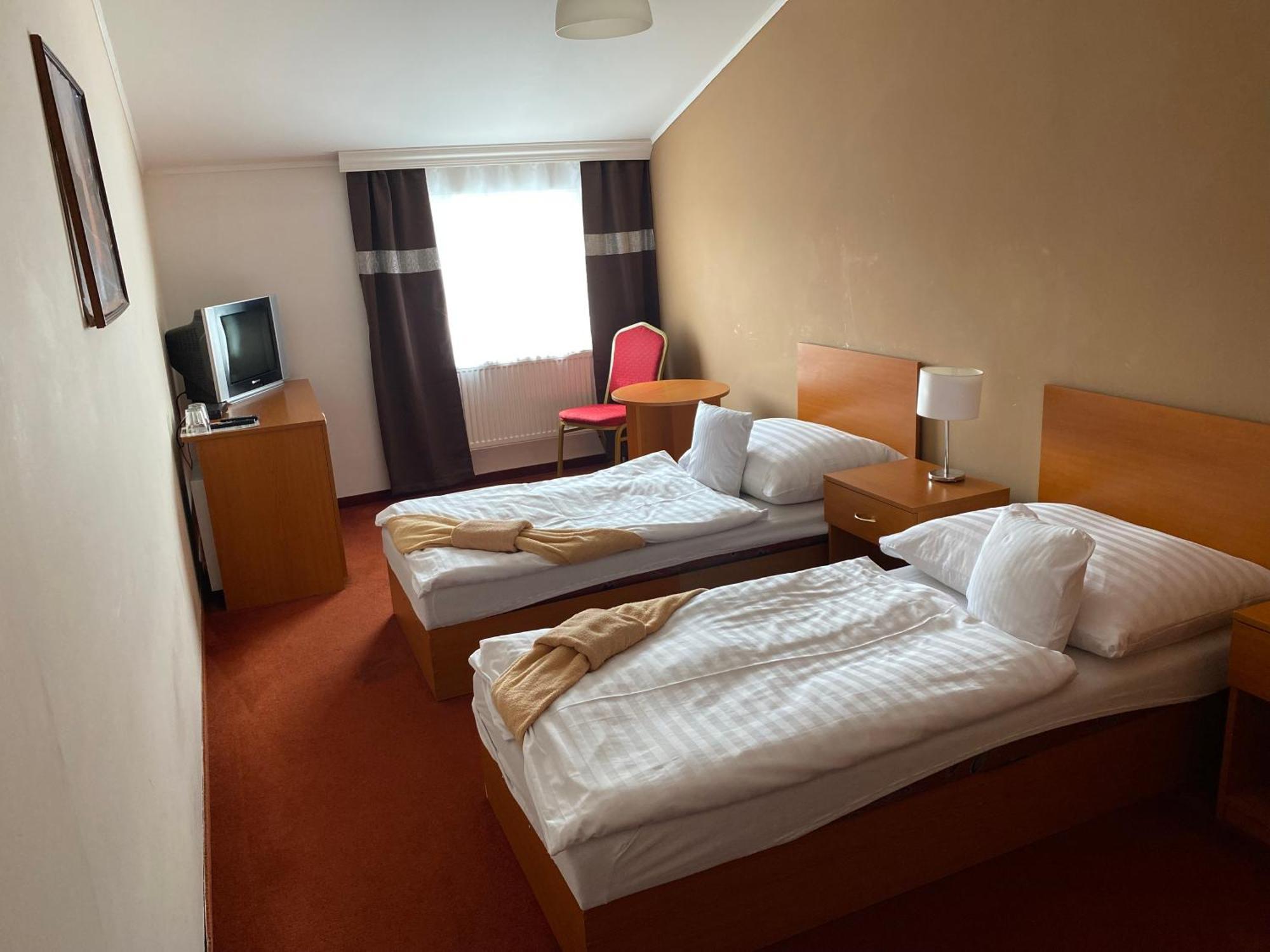 Hotel Cerny Orel Zatec Exterior foto